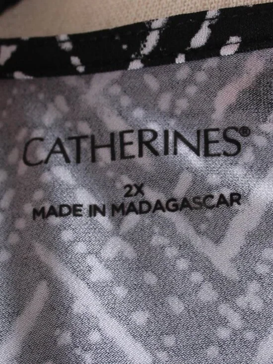 Catherines 2X Black White Geometric Tunic Top Stretch V-Neck Plus Size - Picture 6 of 7